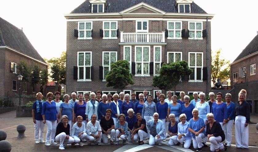 De dames staan te popelen om samen weer voluit te gaan zingen.