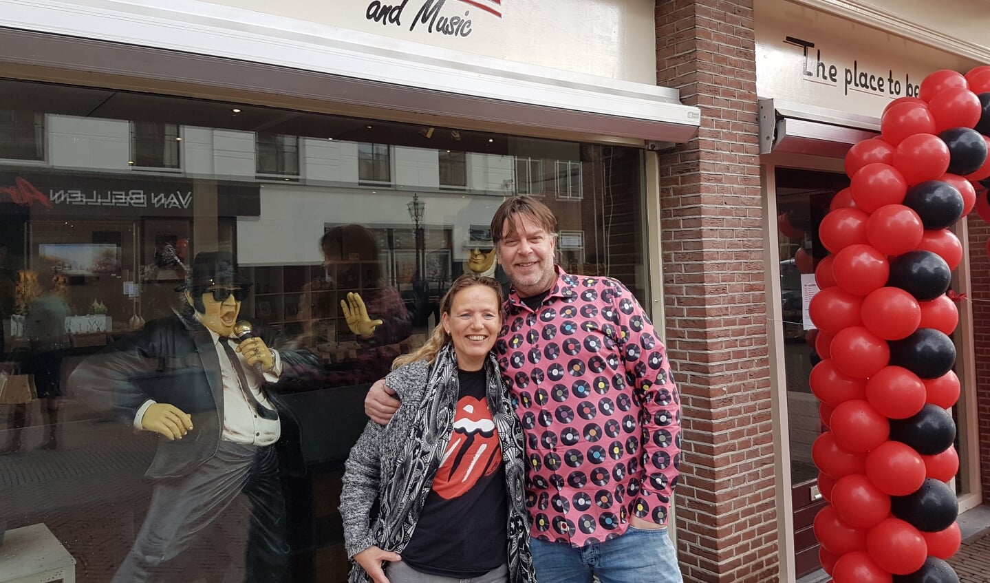 Chris en Jacqueline openden afgelopen vrijdag de deuren van hun nieuwe winkel, ‘Memories and Music’