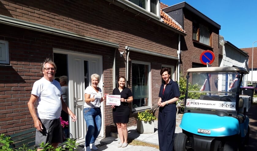 De vrijwilligers van Samen Eten worden verrast met een Pluim.