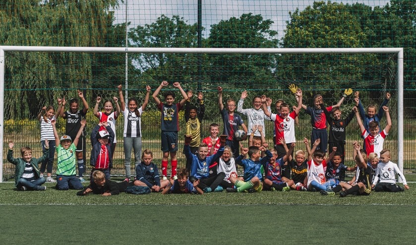 Hoe leuk is dat samen onbezorgd spelen op het voetbalveld? (Foto: Anastasia Schnocks)
