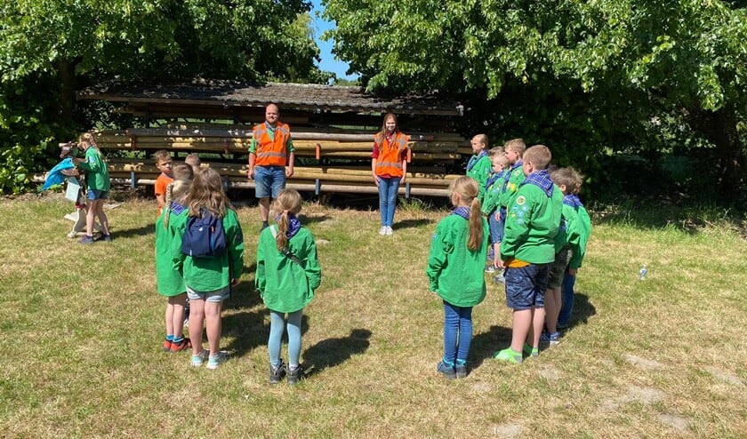 Na weken thuis zitten, mogen scouts weer naar de opkomst.