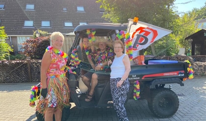 De stoet trok veel bekijks.