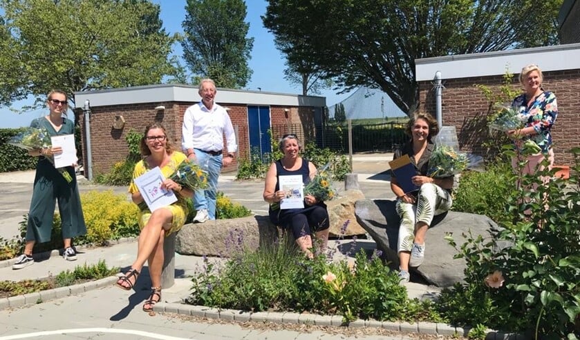 Team CJS 't Kompas ontvangt officieel diploma als kroon op werk.