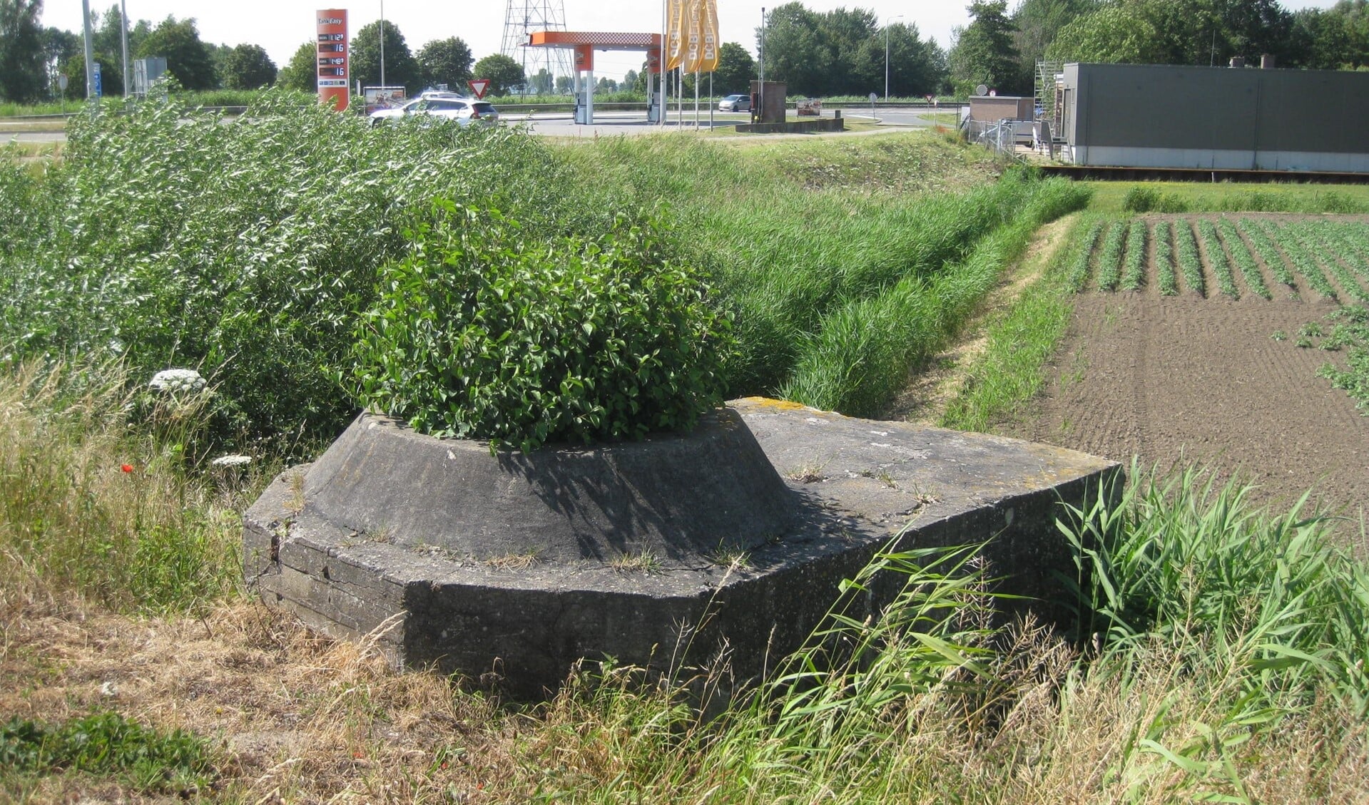 De TOBRUK bunker langs de Groene Kruisweg (Foto Rinus Boshuisen)