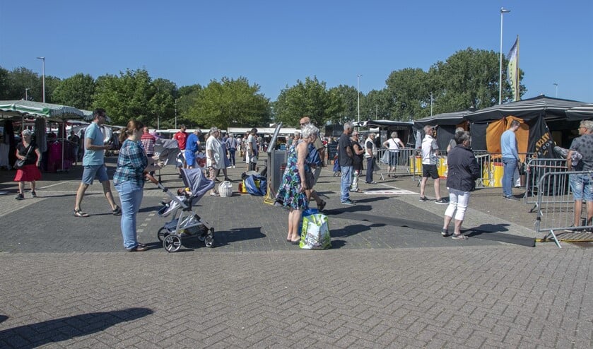 De weekmarkt op zaterdag op het Woordbouwerplein.