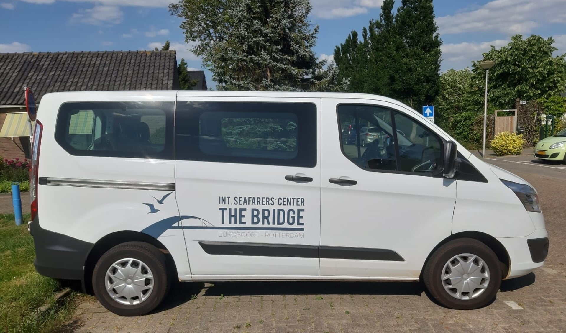 De bus van The Bridge is al helemaal ingericht volgens de richtlijnen van het RIVM