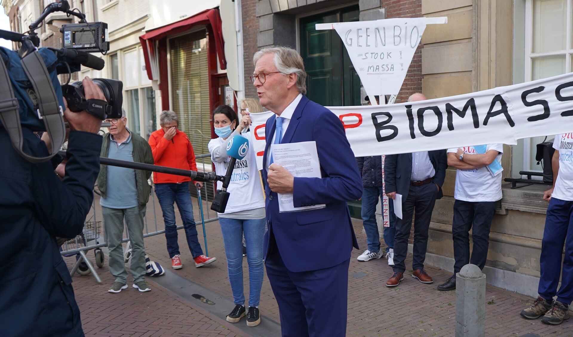 Wethouder André Schoon staat 'Hart van Nederland' te woord