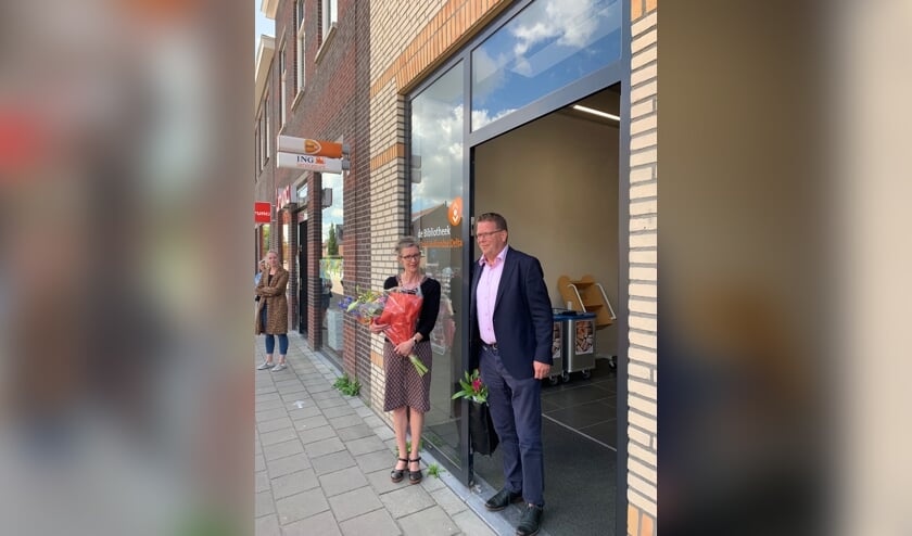 Op dinsdag 21 juli opende wethouder Berend Jan Bruggeman de pop-up bibliotheek in Oude-Tonge.