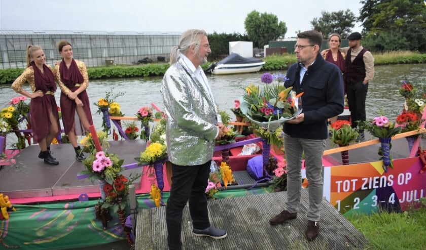 Een kleine Corso-vloot bracht zaterdag een bezoek aan de diverse burgemeesters. Bouke Arends was present bij De Tuinderij. Foto's: (WB)