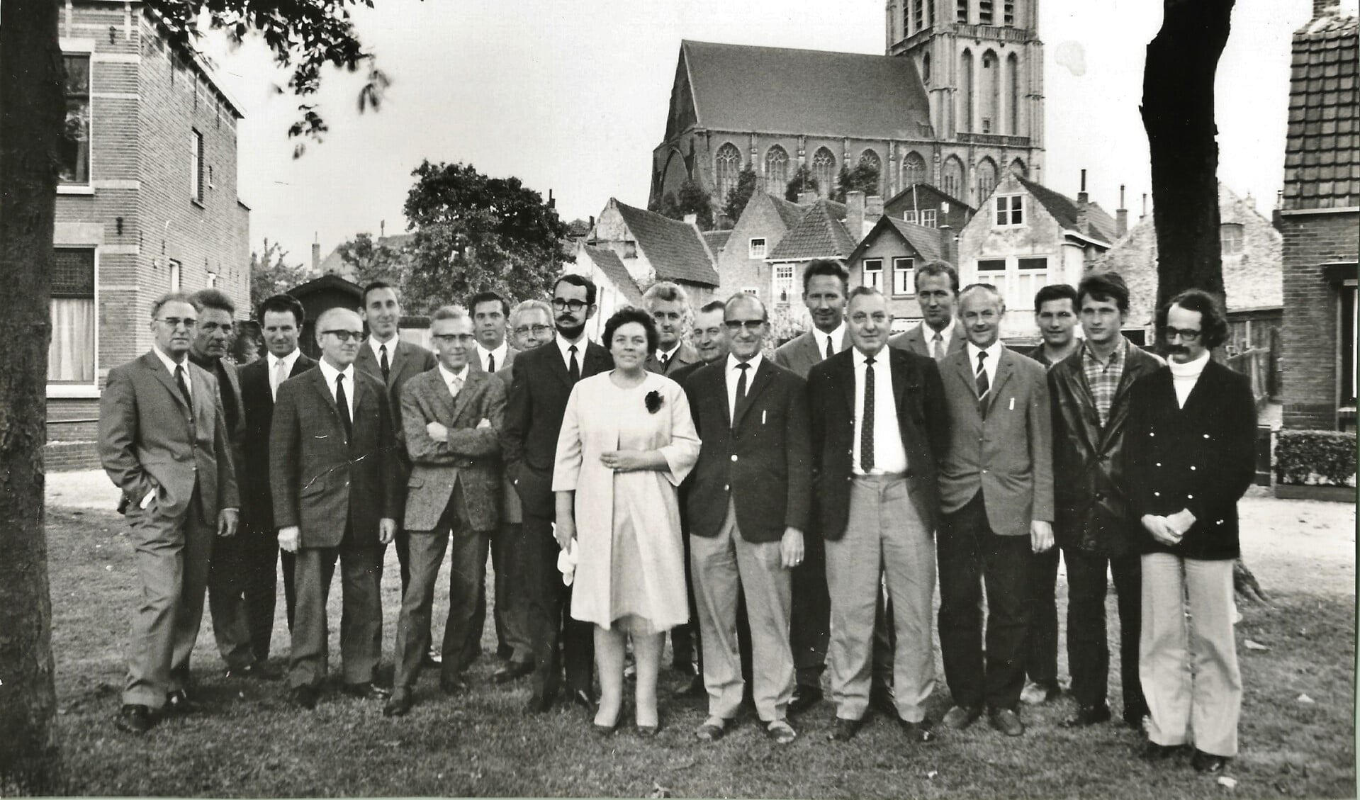 Wie zijn deze mannen en vrouw?