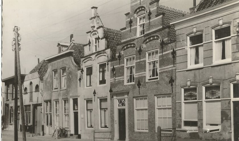 <p>Hier gaat het niet zo maar om een rijtje Brielse huizen</p>