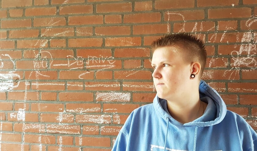<p>Dymn is non-binair en roept iedereen op een ander te accepteren zoals hij is.</p>
