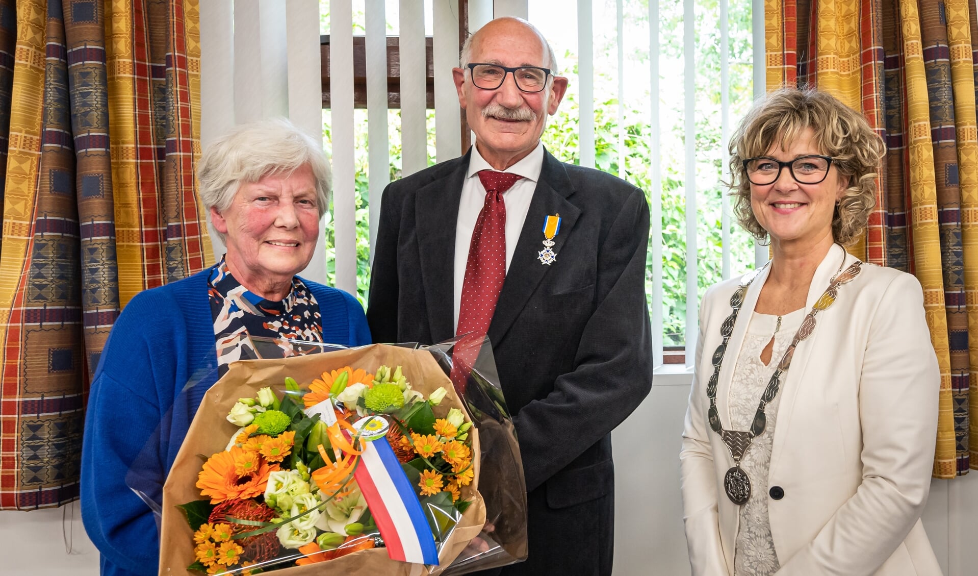 Het echtpaar Jaap en Ma Jongejan en burgemeester Grootenboer. 