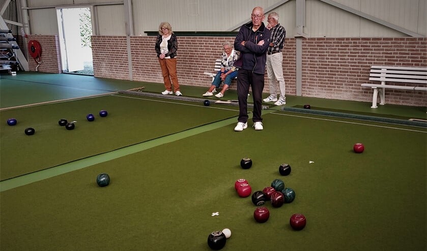 <p>Doel van het spel is om de asymmetrische bowls zo dicht mogelijk bij de jack (doelbal) te plaatsen. (foto: pr) </p>