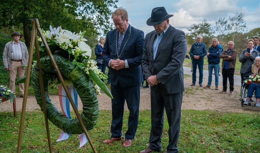 <p>Burgemeester De Jong en wethouder De Graad- foto AR Radings </p>