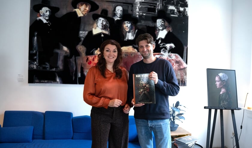 <p>Kaat heeft over de hele wereld fans, zo ook de bekende kunsthandelaar en Rembrandtexpert Jan Six (VI). Hij ontving tijdens de officiële lancering een eerste, gesigneerde versie van het boek. </p>
