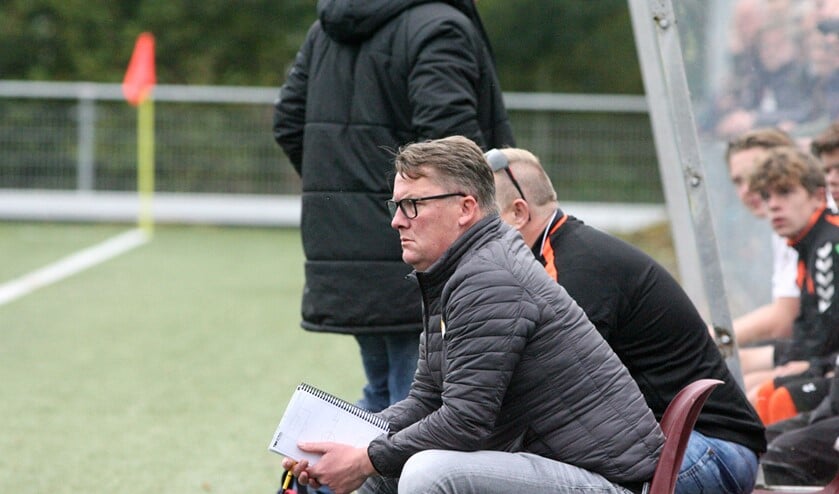 Trainer Harry Rusken van Rockanje vindt net als de meeste trainers in de amateursport dat de competities niet voor de derde keer ongeldig verklaard mogen worden. (Archieffoto: Wil van Balen).