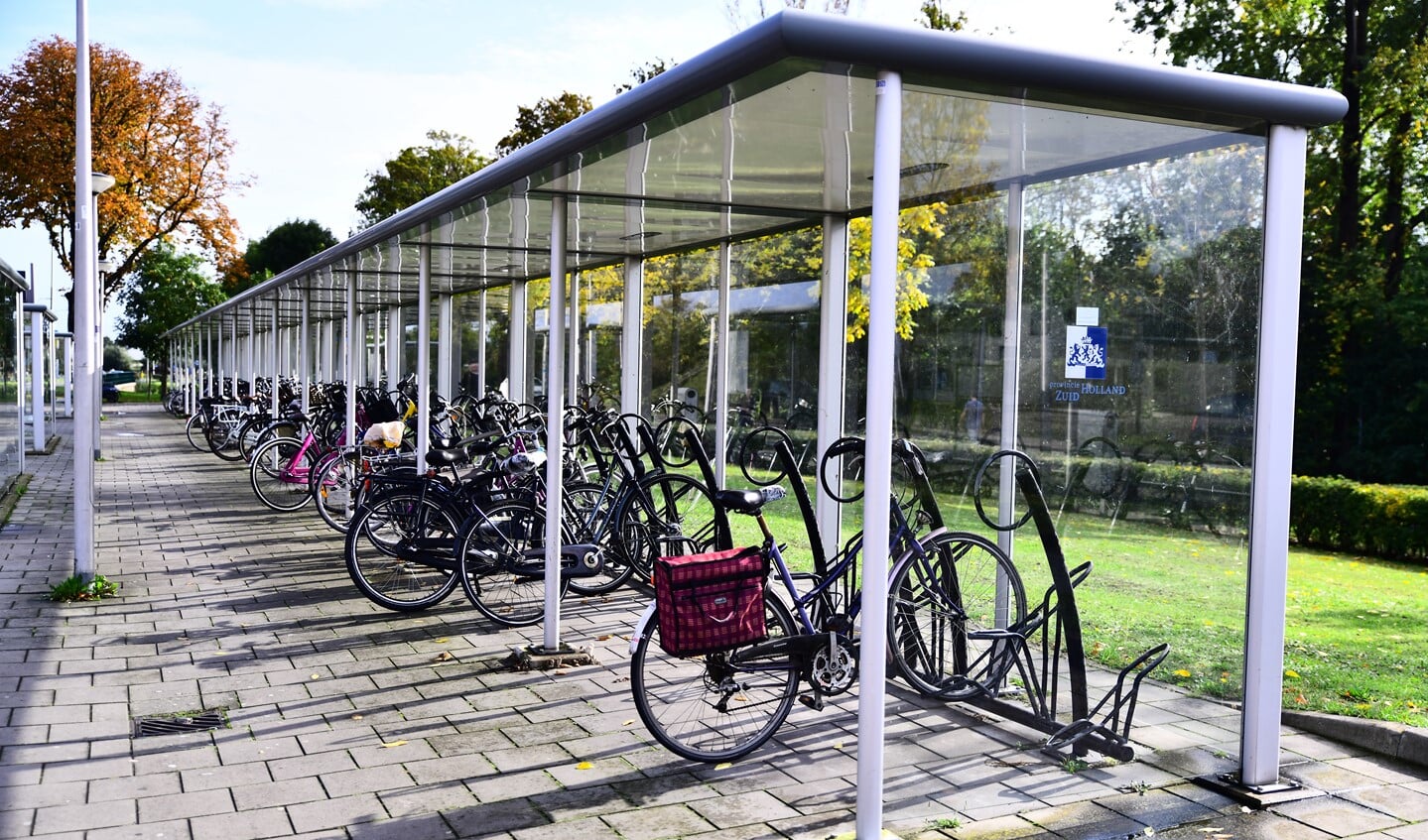 Er moeten meer fietsenstallingen komen bij bushaltes.