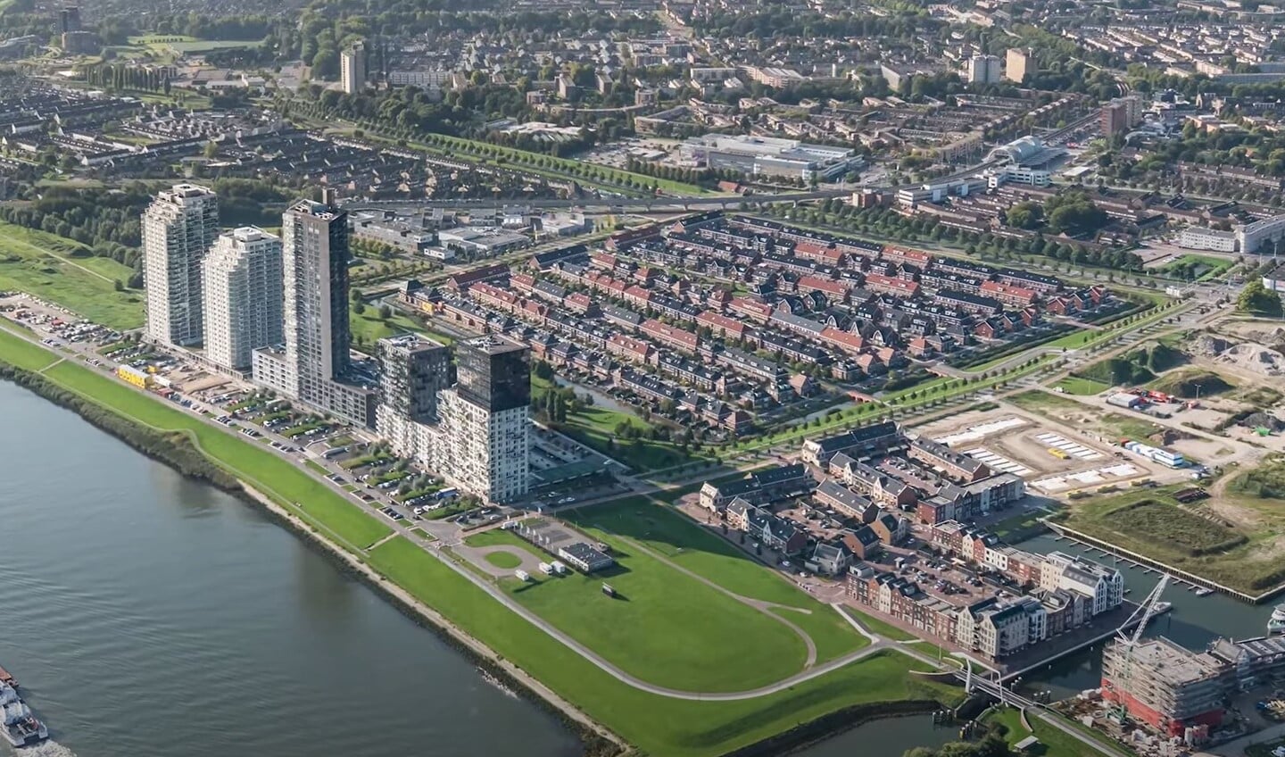 In Spijkenisse is nieuwbouw voorzien langs de Oude Maas.