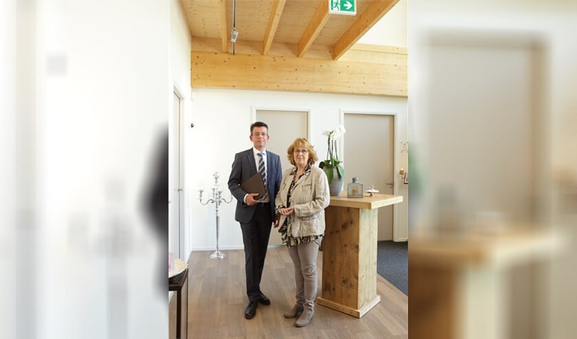 Qua uitstraling hebben John en Margaret Spanjersbergh destijds gekozen voor natuurlijke, duurzame materialen en dito kleuren bij De Seizoenen. Dit is niet alleen aan de buitenzijde van het pand goed te zien door de keuze van de soort baksteen, maar ook aan de binnenzijde. Zo zijn bijvoorbeeld de houten spanten goed te zien en wordt er gewerkt met warme kleuren.