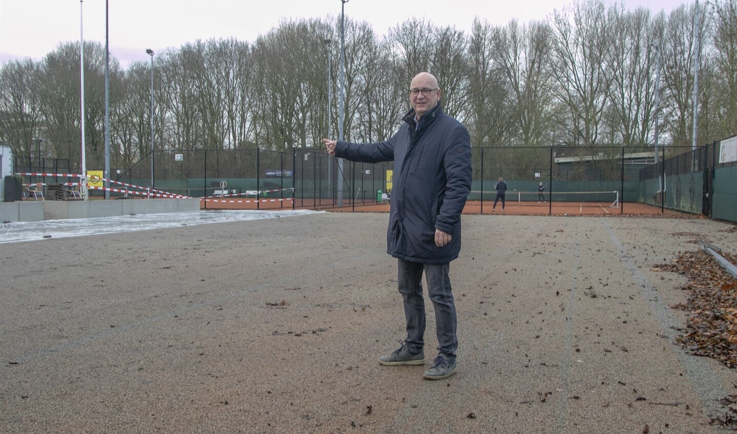 Het grondwerk is al begonnen en nu ligt het beton uit te harden.