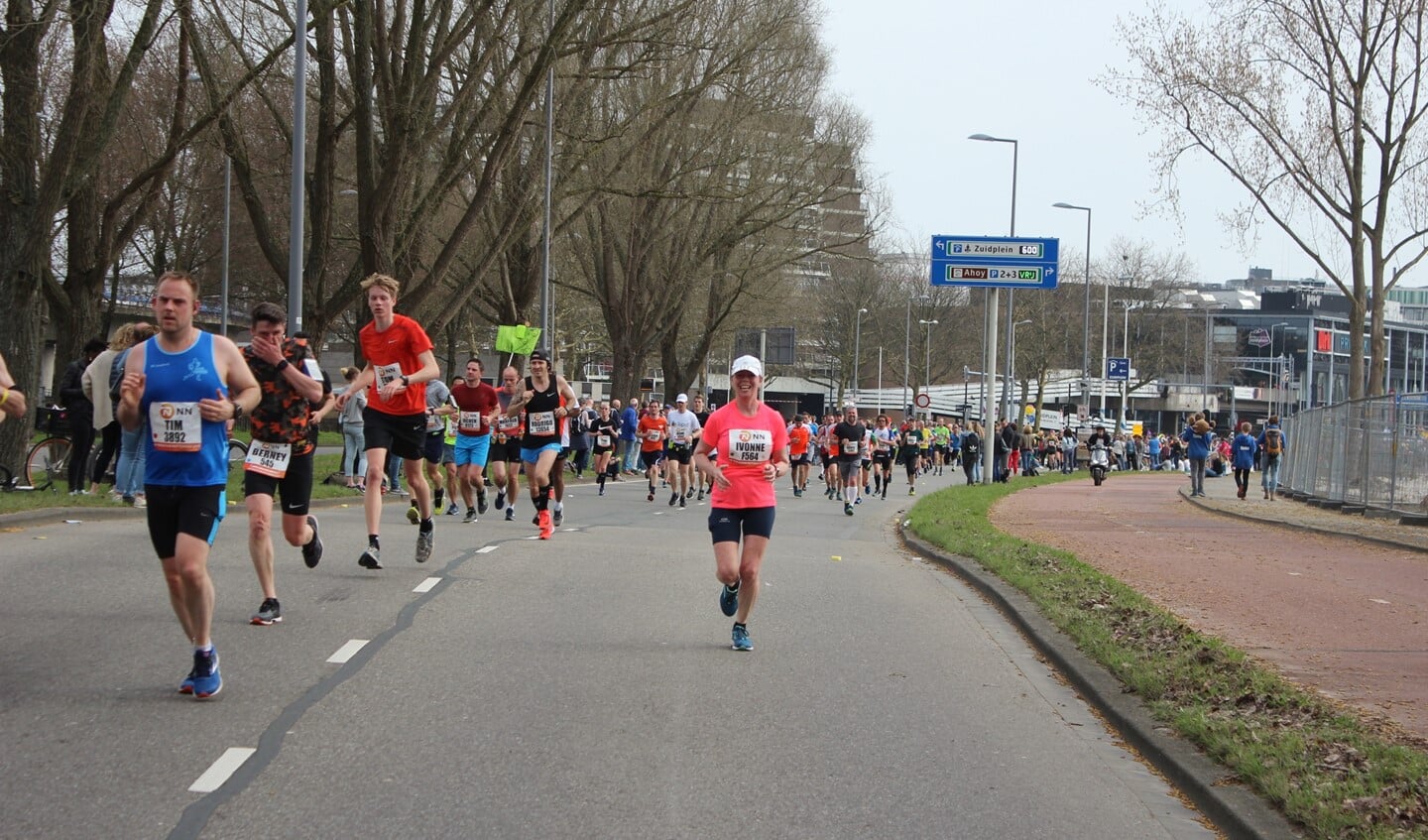 Ivonne in actie tijdens de Rotterdam marathon.
