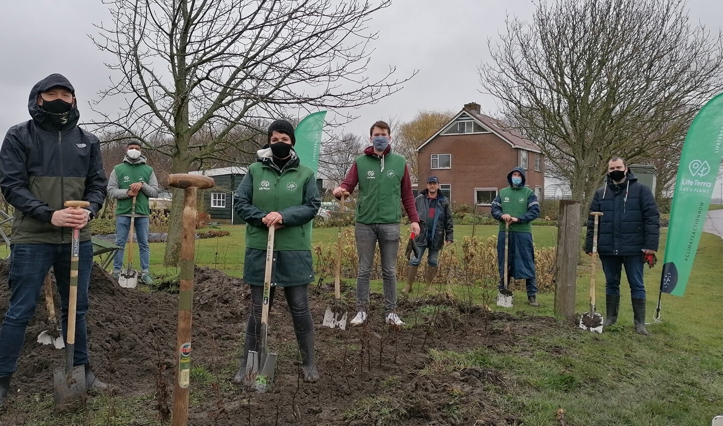 Op twee plekken werden bomen geplant. Foto: PR.