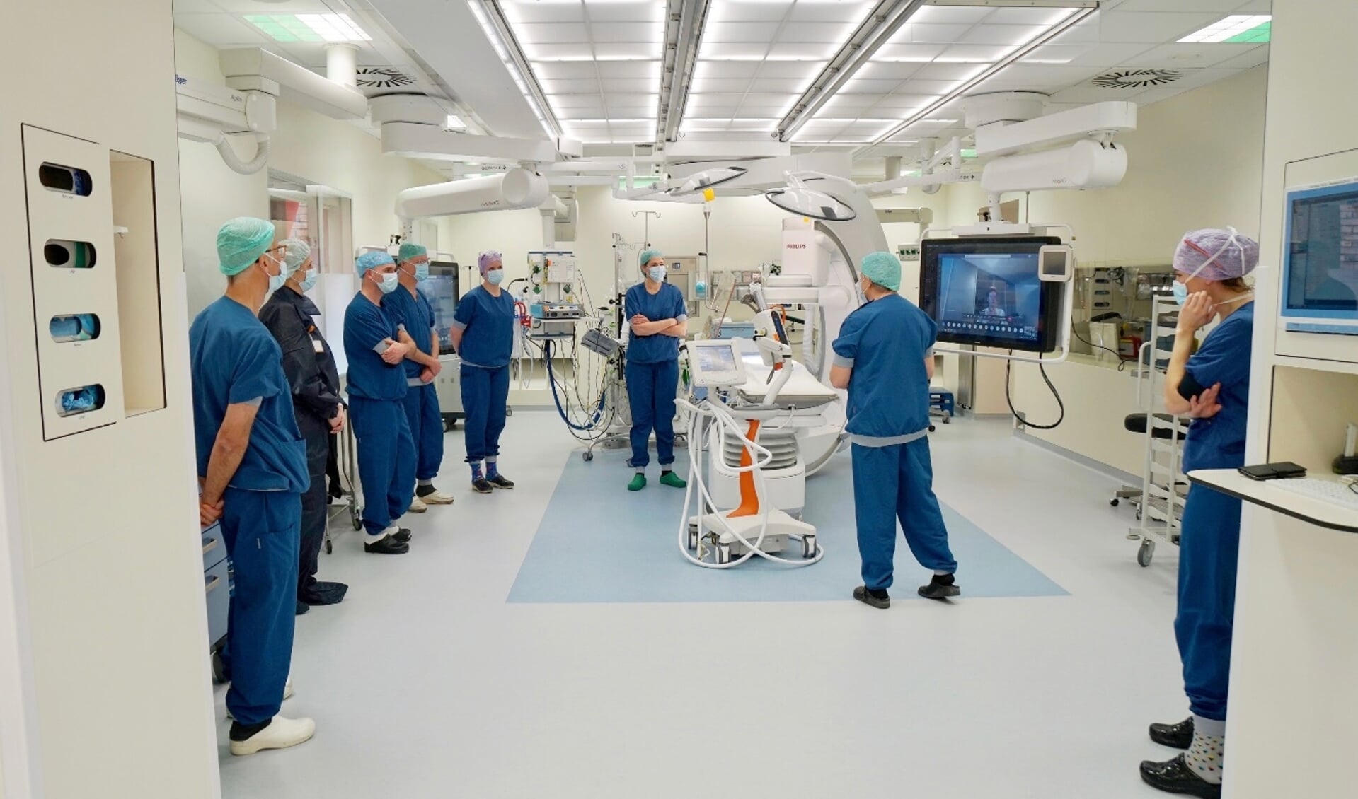 De officiële opening van de vernieuwde hybride operatiekamer. 