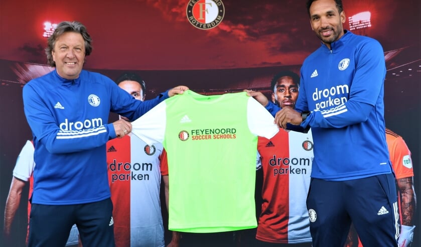 <p>Als deelnemer ontvang je het gloednieuwe shirt dat trainers Ben Wijnstekers en Robin Nelisse op de foto presenteren. Uiteraard is een bijpassend broekje inbegrepen om jouw trainingstenue compleet te maken. </p>