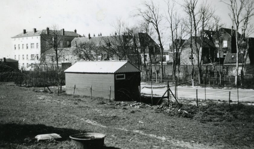 <p>Betonbaan United Service Tennisvereniging</p>