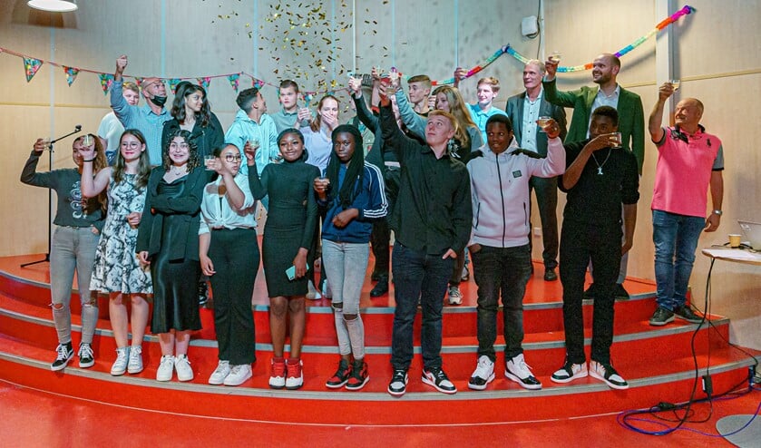 <p>Een klein feestje bij de uitreiking van de certificaten. </p>