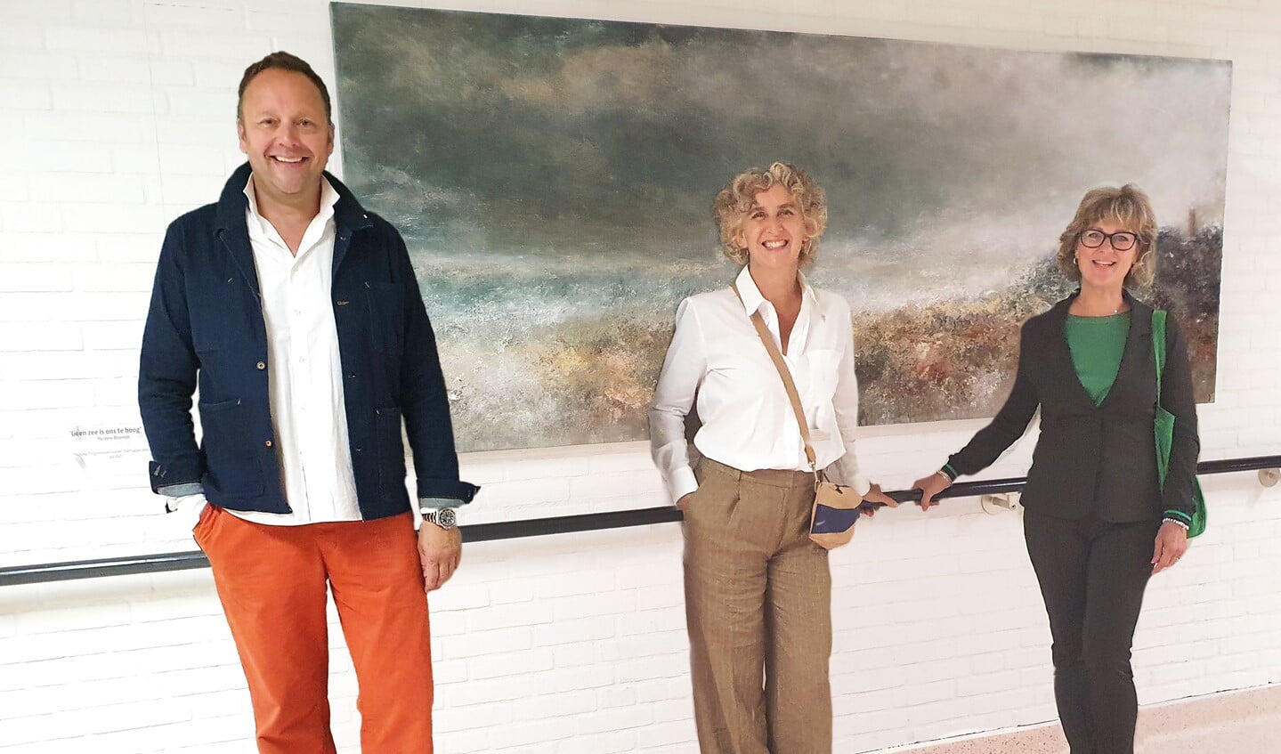 Van links naar rechts: cabaretier Richard Groenendijk, kunstenares Yvonne Broeren, burgemeester Ada Grootenboer 