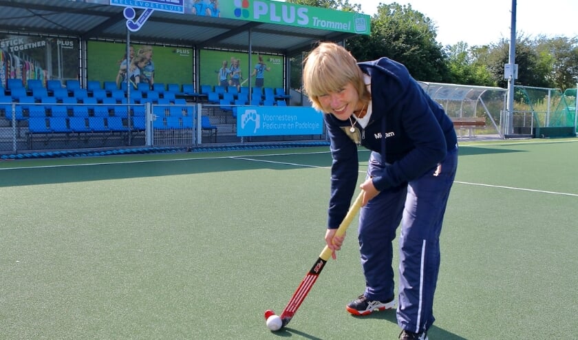 <p>Damescoach Mirjam Krabbendam: ''Ik ga er bij Dames 1 blanco in, wil kijken hoever we kunnen komen met als doel het team klaar te stomen voor de tweede klasse.'' Foto Theo van Kralingen.</p>