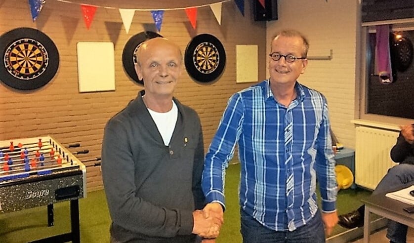 <p>Vanwege zijn inzet voor MSV&AV Flakkee werd Adrie Robijn (links) op 3 december 2012 benoemd tot Lid van Verdienste..</p>