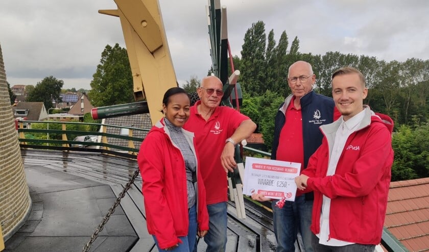 <p>De Pluim van de Arbeid werd enthousiast ontvangen door de molenaars </p>