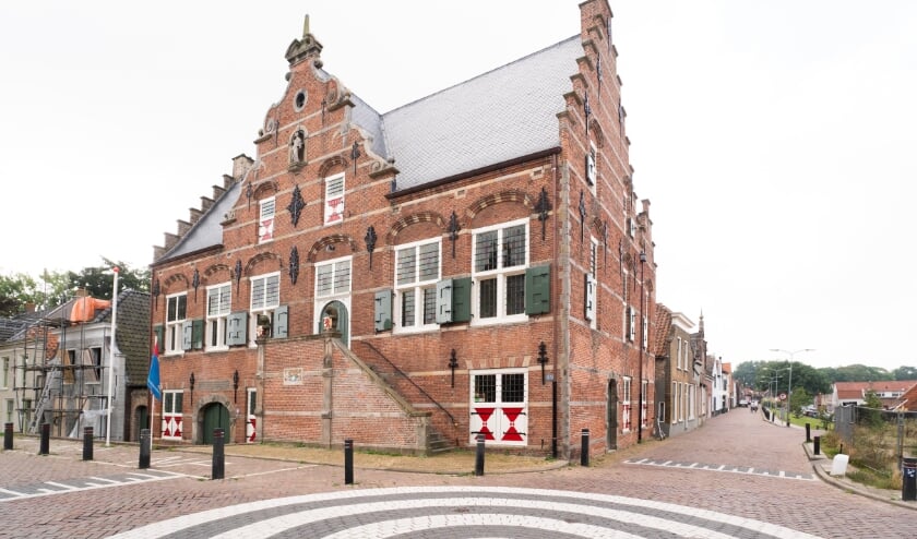<p>Recent gerestaureerd: Raadhuis Ooltgensplaat. Foto: Jacquelien Wielaard</p>