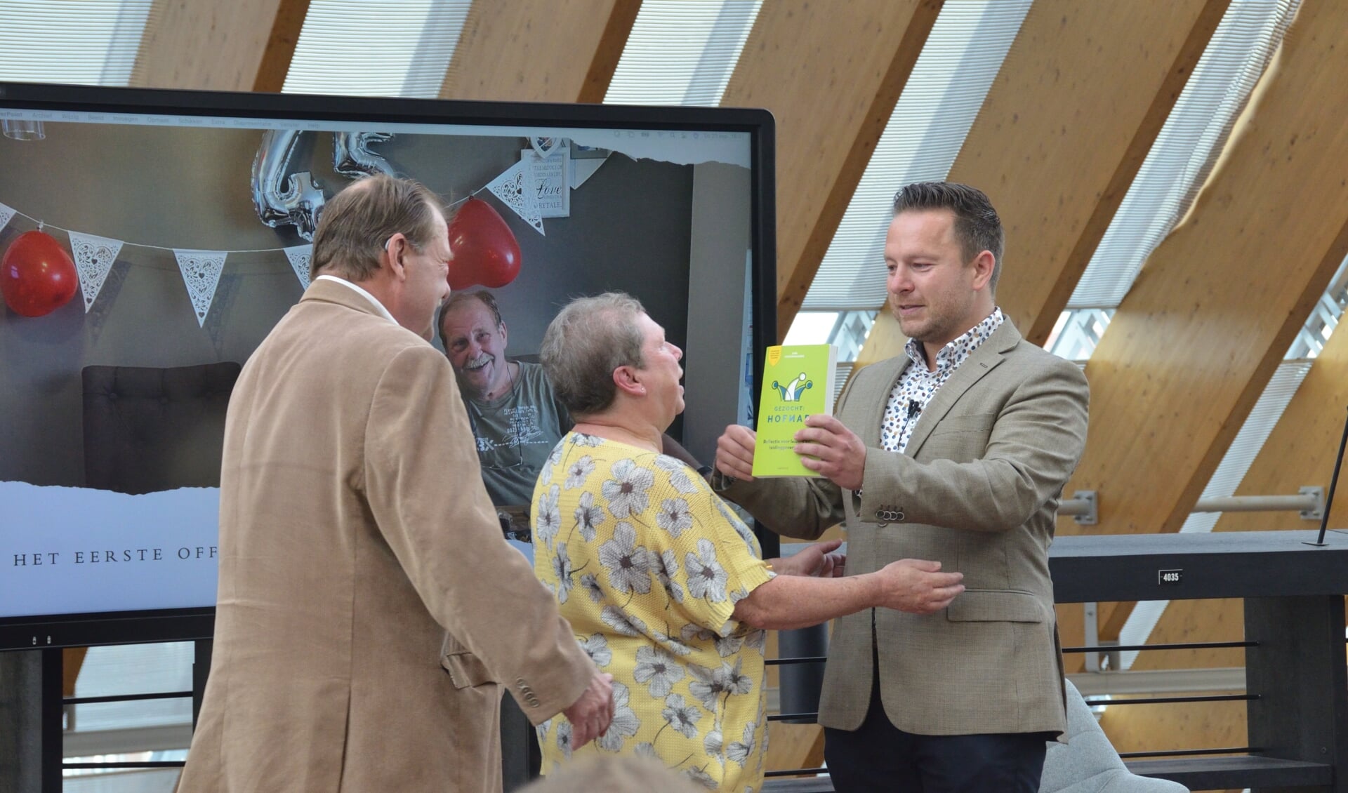 Het eerste boek was voor de ouders van de schrijver.