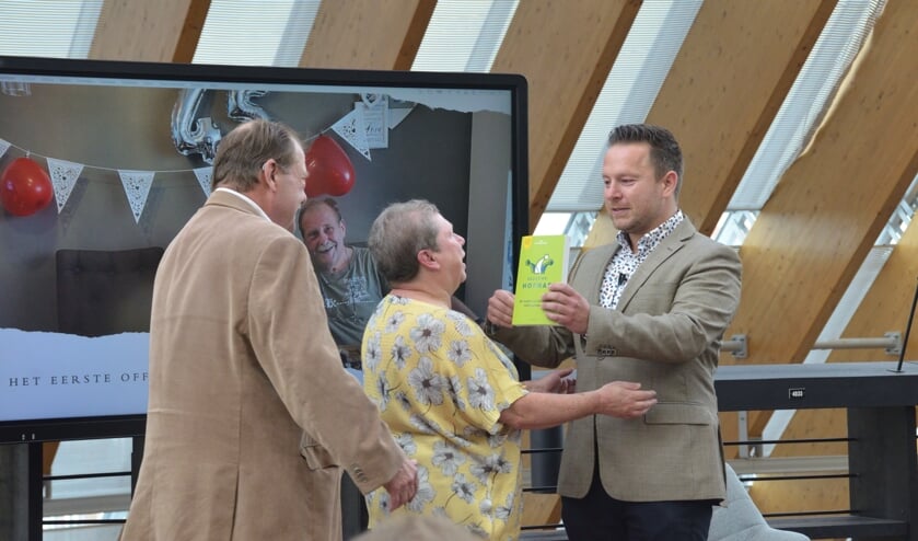<p>Het eerste boek was voor de ouders van de schrijver.</p>