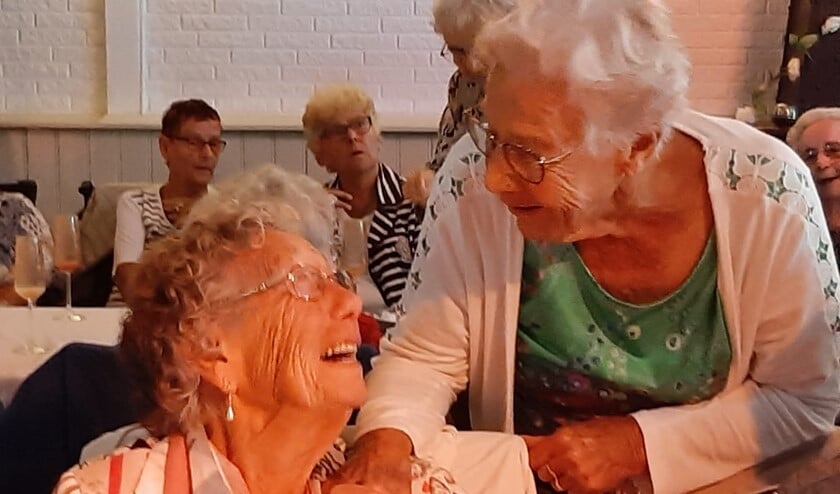 <p>De gasten straalden en kletsten honderd uit!</p>