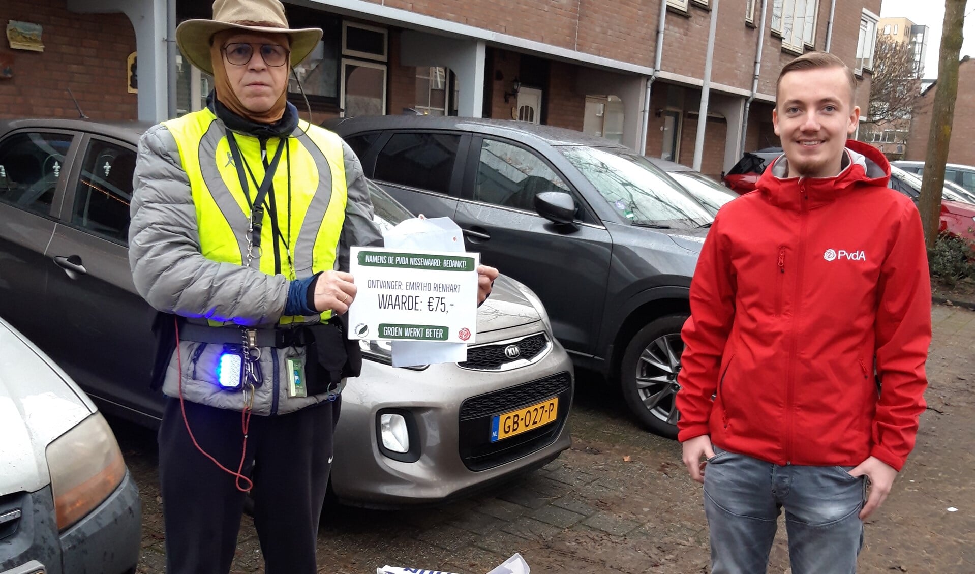 Met de Groene Pluim van de Arbeid wil de PvdA Emirtho Rienhart bedanken voor zijn goede werk in de Gildenwijk