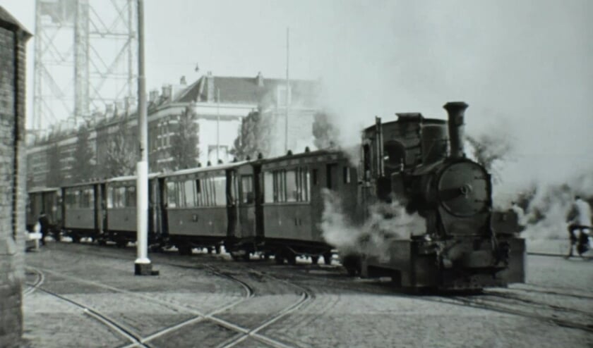 Vanaf de Rosestraat in Rotterdam vertrokken de trams naar Voorne-Putten met als eindpunt de Veerhaven van Hellevoetsluis. 