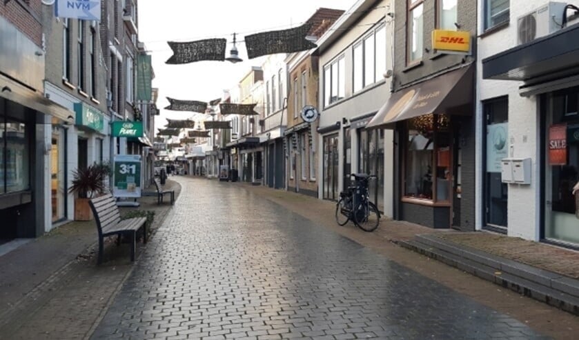 Komt er hopelijk weer snel wat reuring in de winkelstraten en dijken? (archieffoto Oud-Beijerland: Rinie Heij)