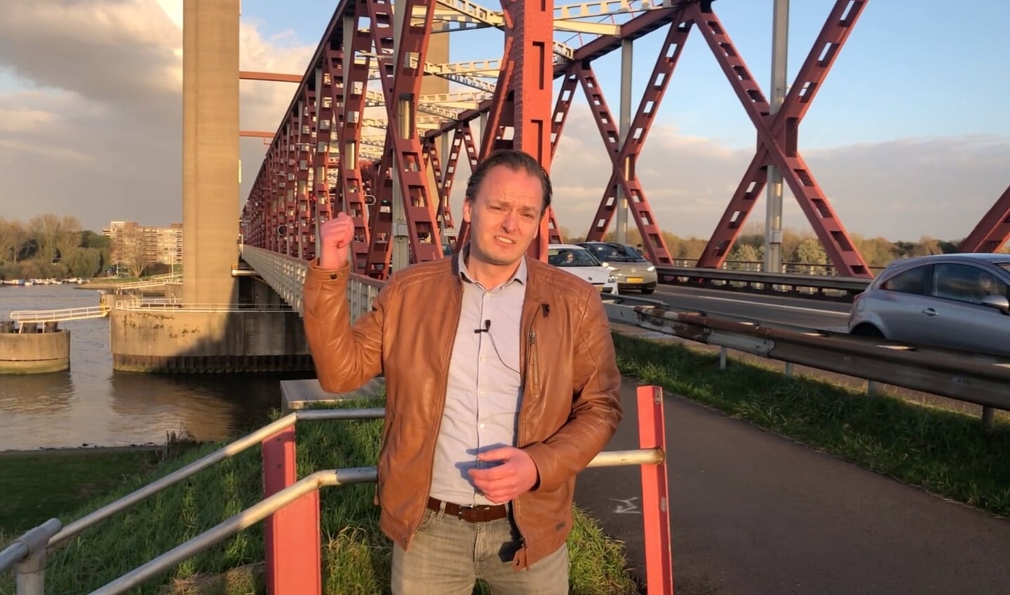 Bart van Drunen bij de Spijkenisserbrug.