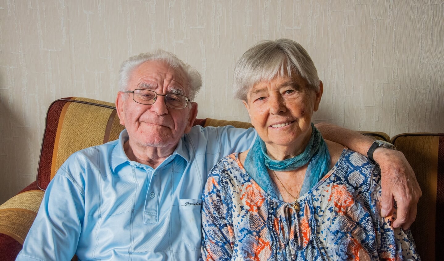 Bram en Diny wonen al 60 jaar in hetzelfde huis in Dirksland.   Foto: Sam Fish
