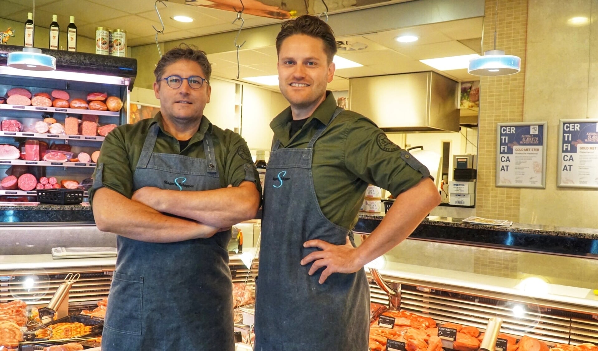 De broers Piet en Gert-Jan Schipper, nog echte ambachtelijke slagers.  