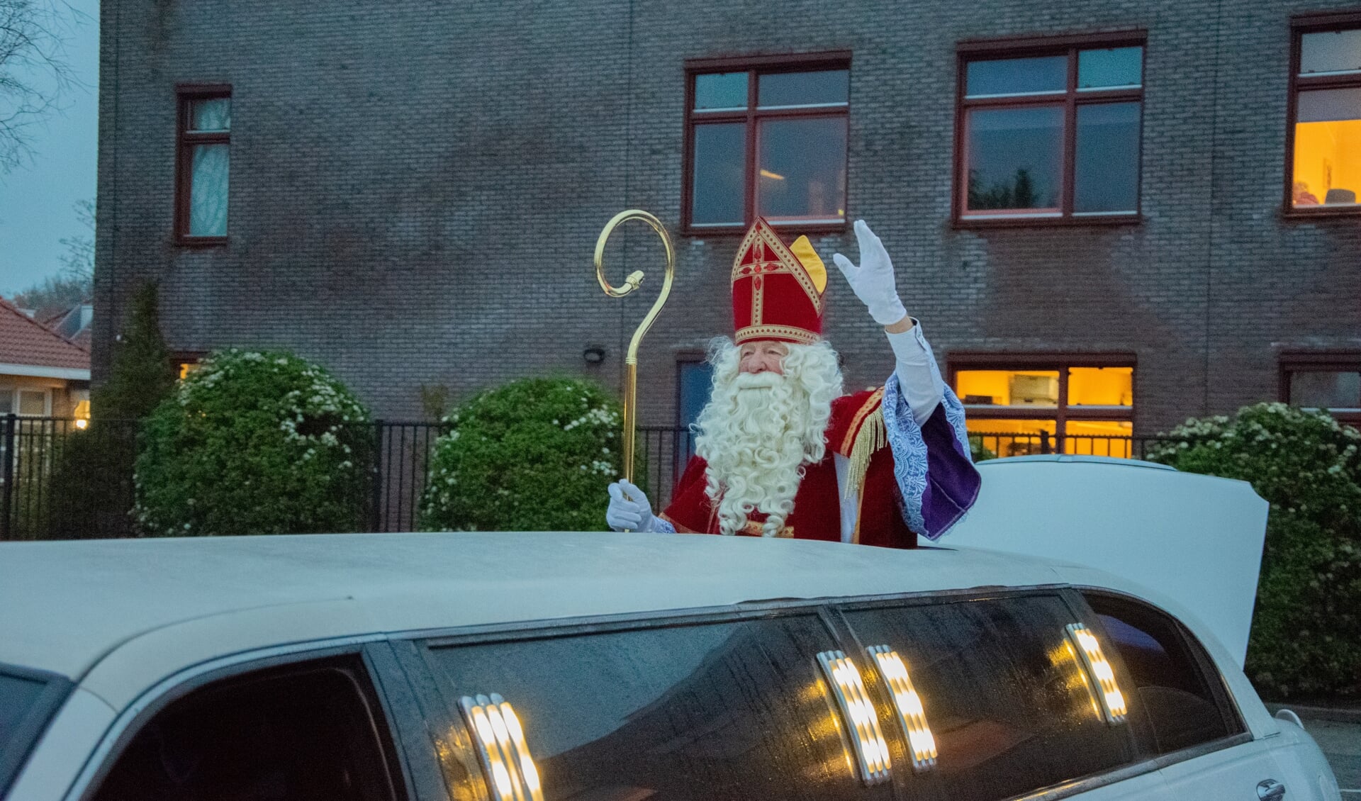 Sinterklaas kwam in stijl aan bij de Bosseschool in Middelharnis!  Foto: Sam Fish