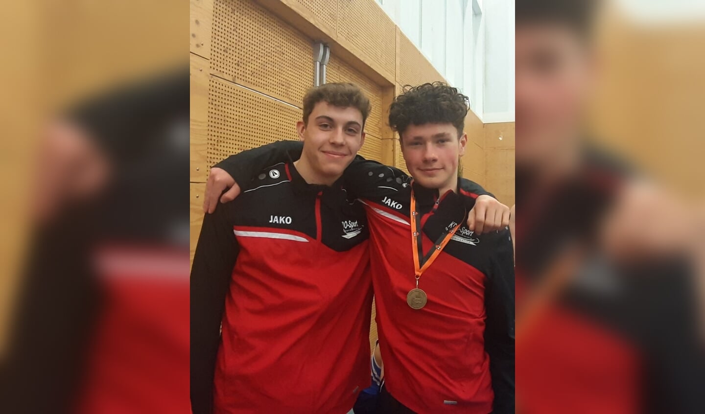 De turners Sem van Heeswijk en Jesse van den Berg van KDO-Sport bereikten beiden de finale. Foto KDO-Sport.