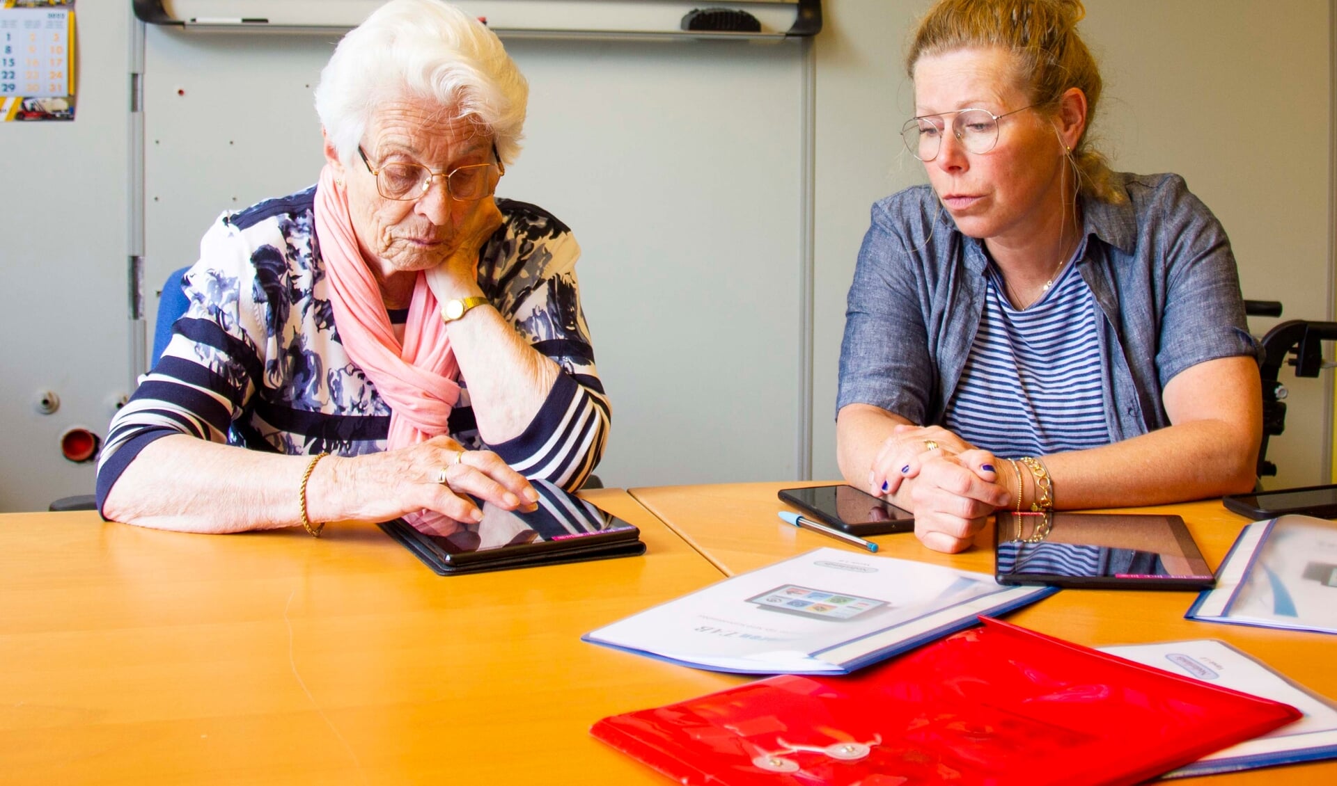 Een kennismaking met de senioren-tablet. 