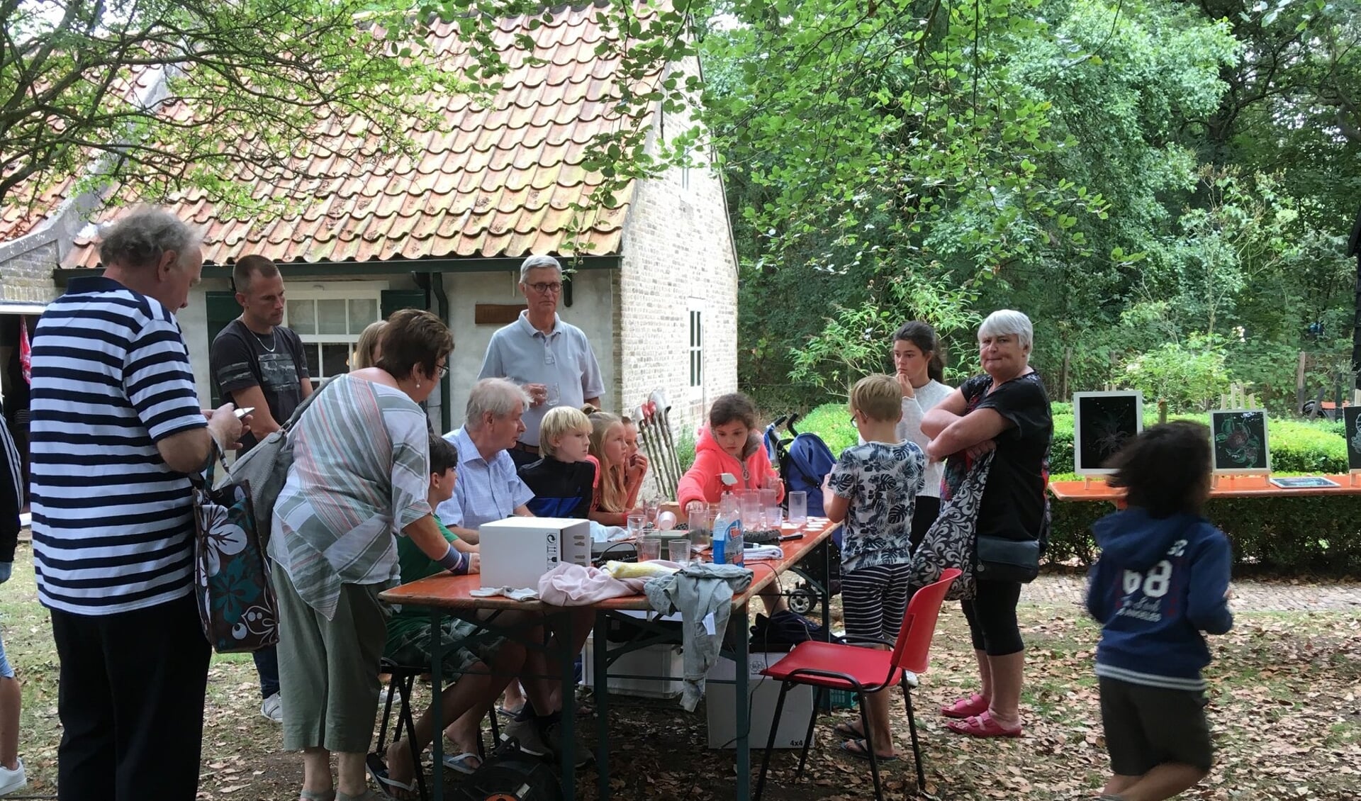 Kindermiddag met poppenkast bij de Duinhuisjes