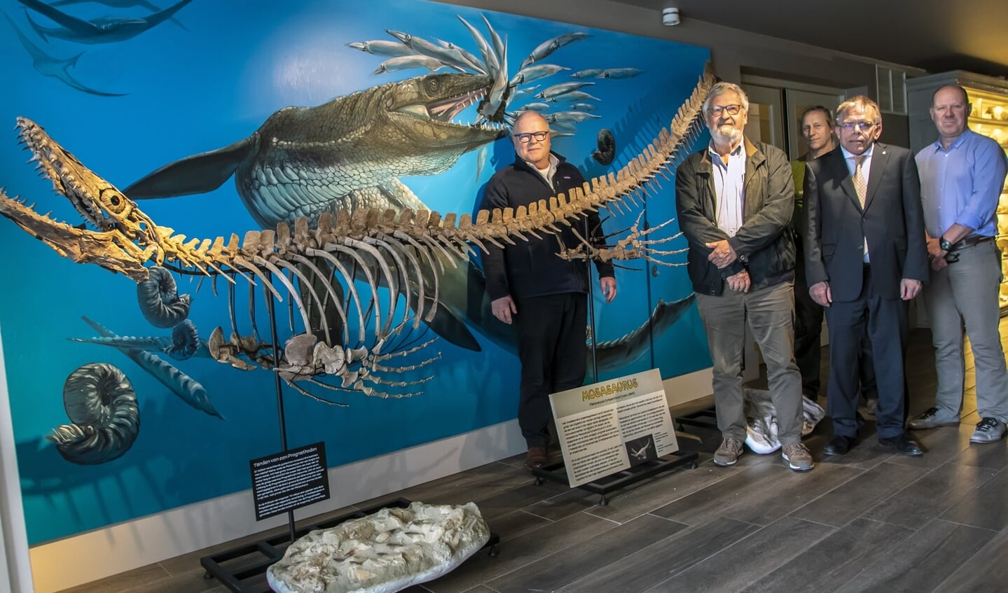 Aanwezig waren Dick Mol, gespecialiseerd in de mammoet., Arie van den Ban, eigenaar van Historyland, Remie Bakker, kunstschilder, Dr. Eric Mulder, conservator en Luc Hennion, paleontoloog.